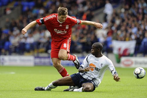 足球历史十大传奇球星（足坛史上十大传奇巨星）