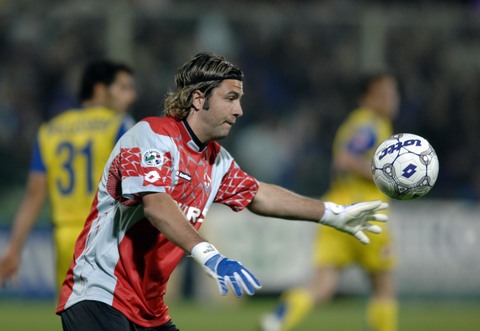 马卡：皇马2025年以零冠黯然收官，是一个充满动荡的体育赛季（马卡：2025年皇马无冠收官，动荡之年的落幕）