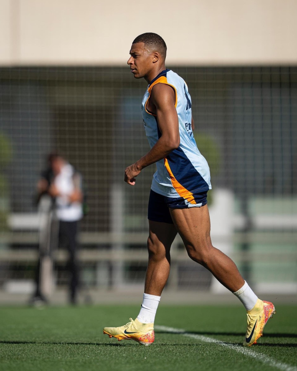 苏超终局之战即将打响，南通队vs泰州队谁能问鼎冠军？苏...